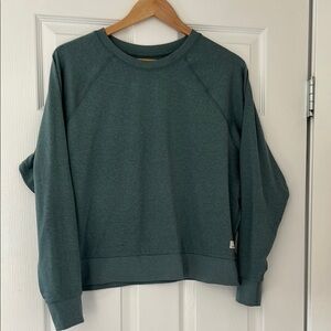VUORI long sleeved halo crewneck size M